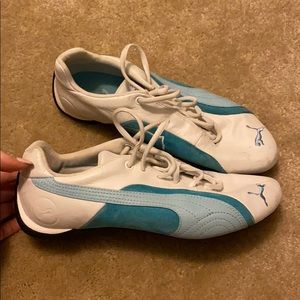 EUC Puma blue/white sneakers!